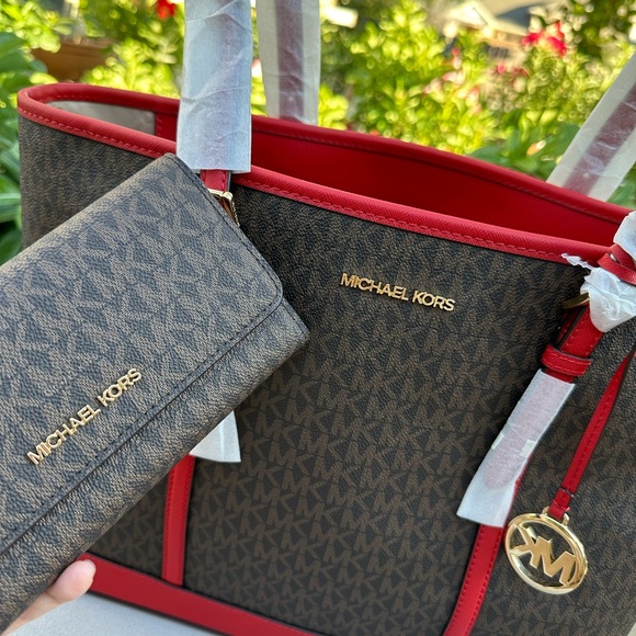 SALE💕Michael Kors Purse And Wallet - Picture 5 of 8